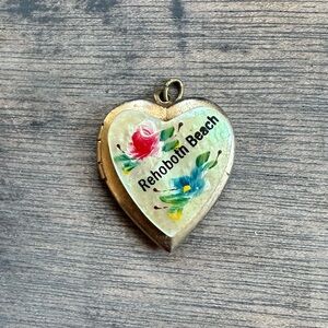 Vintage 60s Rehoboth Beach souvenir mother of pearl on gold heat locket pendant